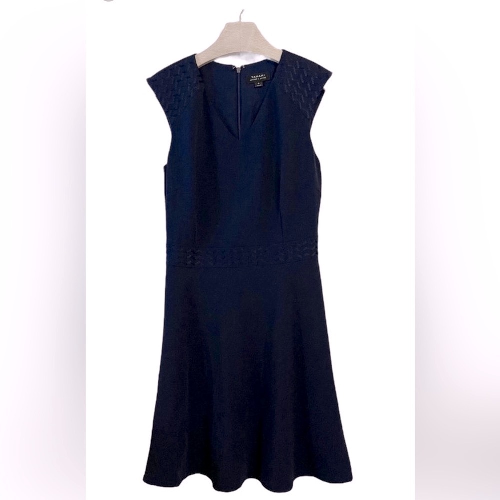 Tahari Arthur S. Levine Dress Navy Blue
V-Neck